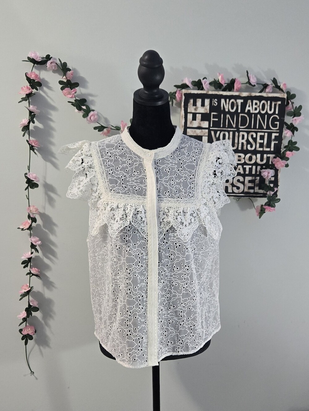 Alice + Olivia White Eyelet Lace Ruffle Sleeve Blouse Top Size Large L/G